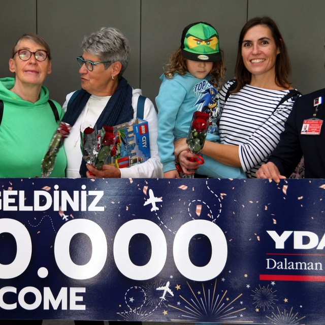 YDA Dalaman Havalimanı'nda 5 milyonuncu yolcu törenle karşılandı