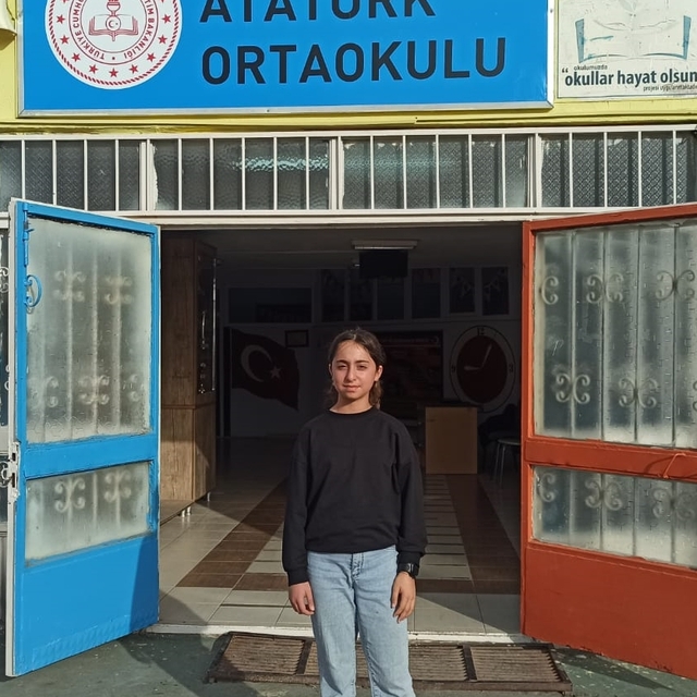 Tokat'ta ortaokul öğrencisi ilk bursunu Filistin'e bağışladı