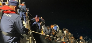 İzmir açıklarında 76 düzensiz göçmen kurtarıldı, 49 göçmen yakalandı