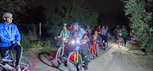 Hatay'da bisikletliler narenciye tüketimi için pedal çevirdi