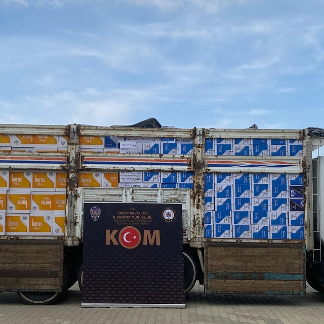 Erzurum'da bir kamyonda 7 milyon 250 bin makaron ele geçirildi
