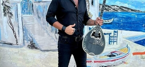 Müzisyenin evine baltalı saldırı kamerada