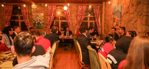 Hakkari Valisi Çelik, sporcularla bir araya geldi