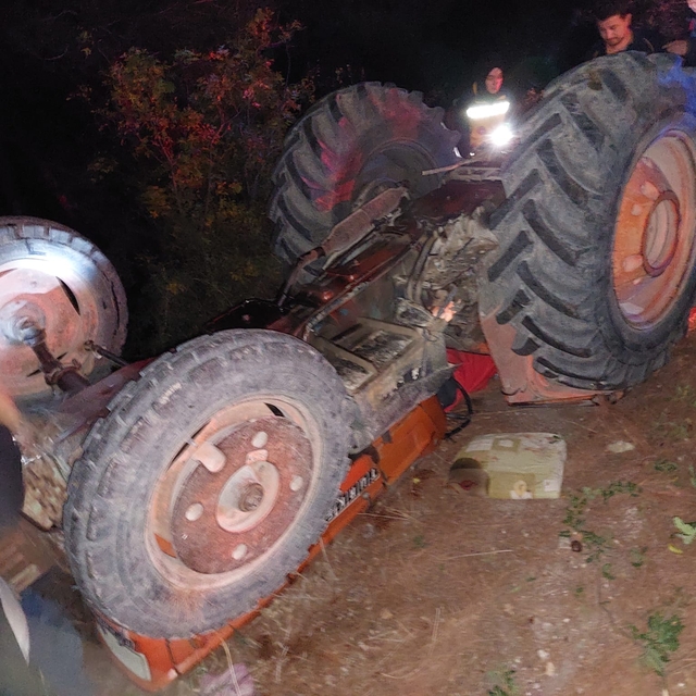 Savaştepe'de devrilen traktörün altında kalan çiftçi hayatını kaybetti