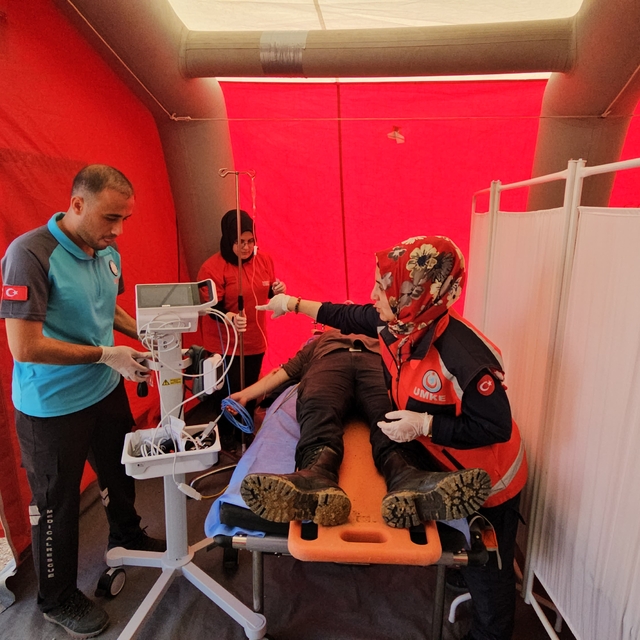 Balıkesir'de 3 ilin UMKE görevlileri zor koşullara hazırlıklı olmak için ta...