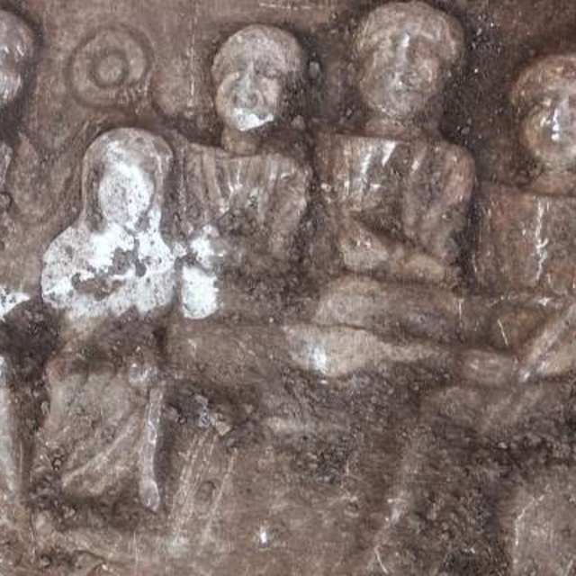 Hafriyat kazısında molozlar arasında 1800 yıllık mermer stel bulundu