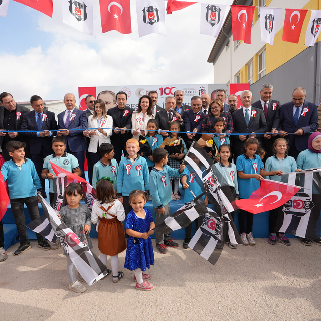 Beşiktaş Başkanı Çebi, Gaziantep'te Beşiktaş İlkokulunun açılışına katıldı
