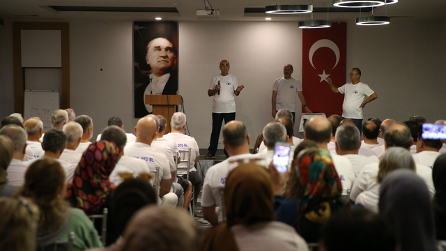 İzmir'de 37 yıl önce askerlik yapanlar 10. kez buluştu