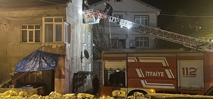 Ladik'te çatı yangını hasara yol açtı