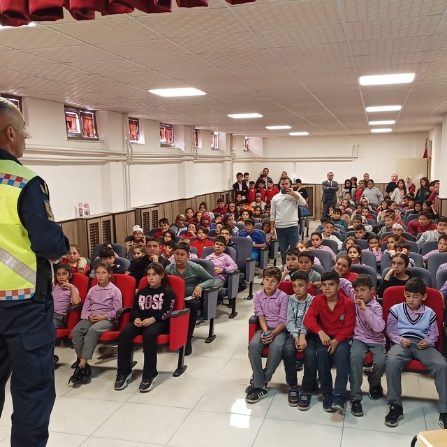 Konya'da jandarmadan trafik eğitim