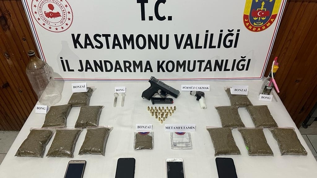 Kastamonu'da uyuşturucu operasyonunda yakalanan 3 zanlı tutuklandı
