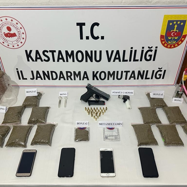 Kastamonu'da uyuşturucu operasyonunda yakalanan 3 zanlı tutuklandı