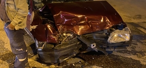 Bilecik'te hafif ticari araç ile otomobilin çarpıştığı kazada 4 kişi yarala...