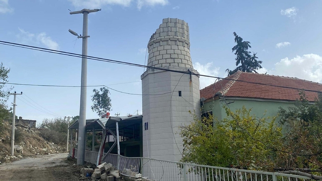 Aydın'da hortum minareyi devirdi