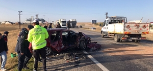 Sivas'ta iki otomobilin çarpıştığı kazada 1 kişi öldü, 4 kişi yaralandı