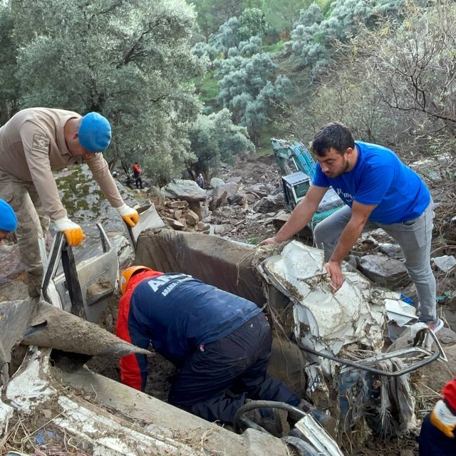 Aydın'da selde kaybolan kişiyi arama çalışmaları devam ediyor