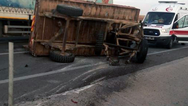 Konya'da yolcu otobüsü traktöre çarptı: 8 yaralı - Konya Haberleri