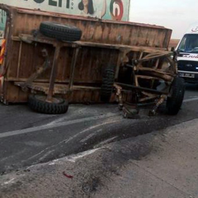 Konya'da yolcu otobüsü traktöre çarptı: 8 yaralı