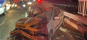 Balıkesir'de kaza yapan tırlara çarpmamak için şerit değiştiren tır otomobi...