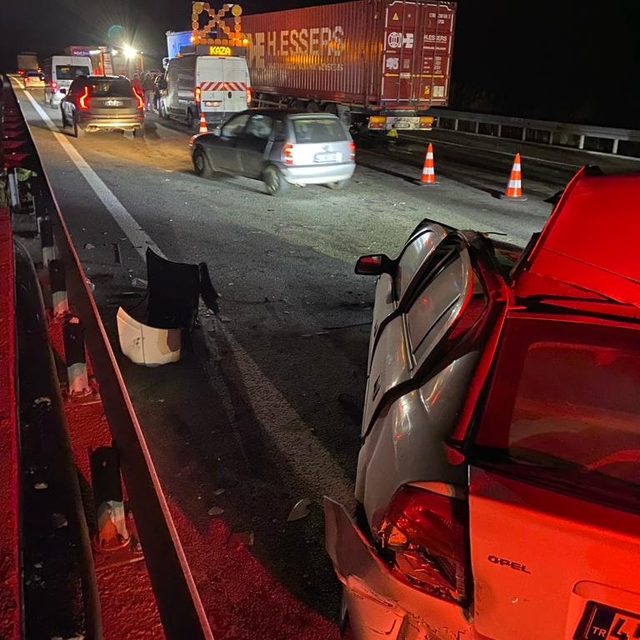 Balıkesir'de zincirleme kaza; 1 ölü, 5 yaralı