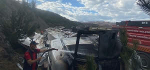 Bilecik'te devrilen sunta yüklü tır alev aldı