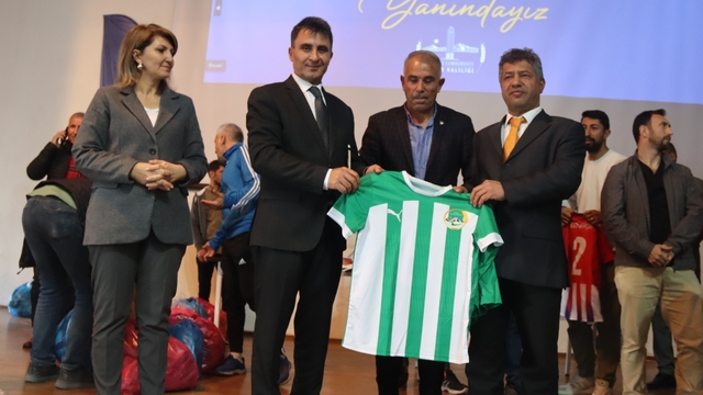 Iğdır'da amatör spor kulüplerine malzeme desteği