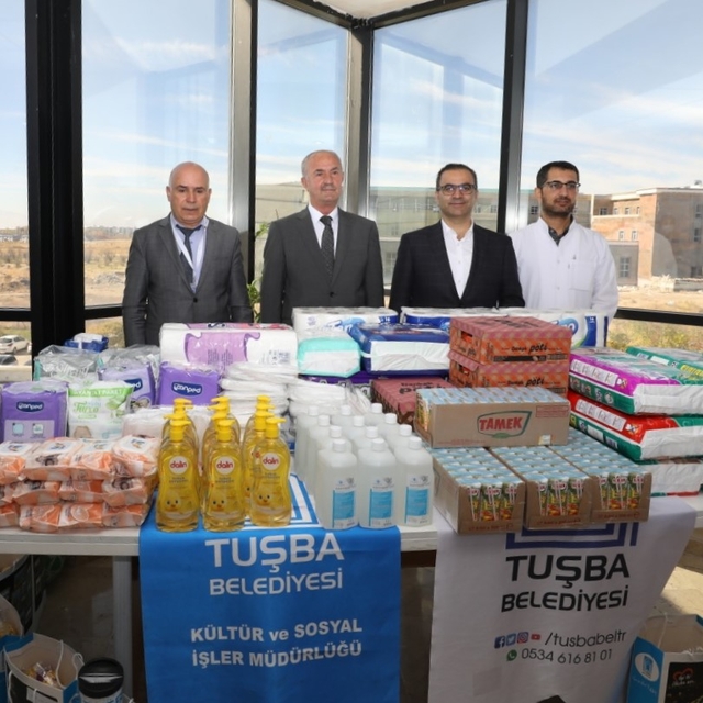 Tuşba Belediye Başkanı Akman, lösemili çocukları ziyaret etti