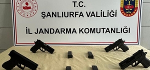 Şanlıurfa'da bir otomobilde 4 ruhsatsız tabanca ele geçirildi