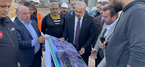 Elazığ Valisi Toraman, inşası süren deprem konutlarıyla ilgili incelemelerde bulundu: