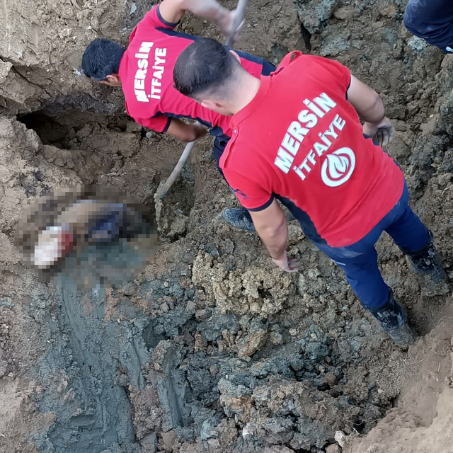 Su kuyusu kazısında göçük; toprak altında kalan 2 işçi öldü