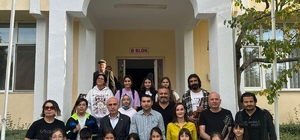 Niğde'de öğrenciler huzurevini ziyaret etti