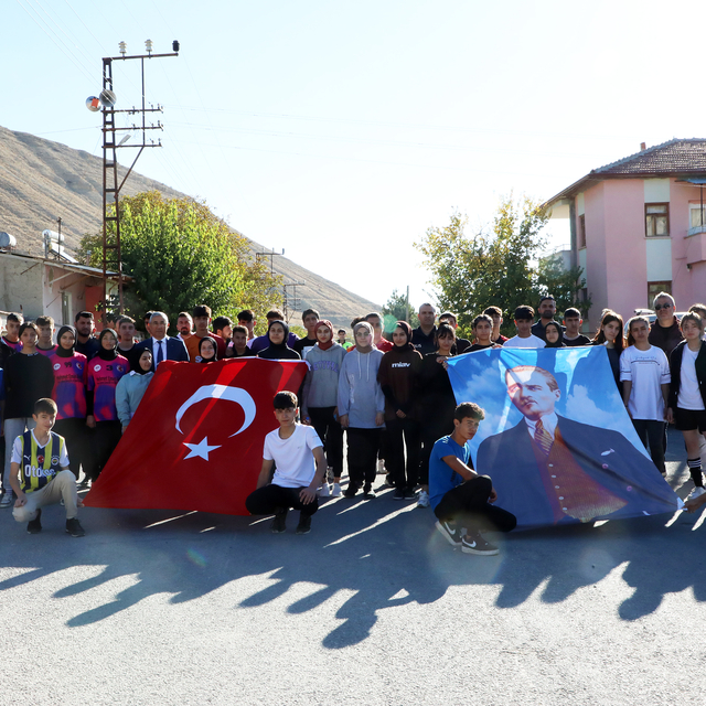 Darende'de liselerarası Atatürk koşusu düzenlendi
