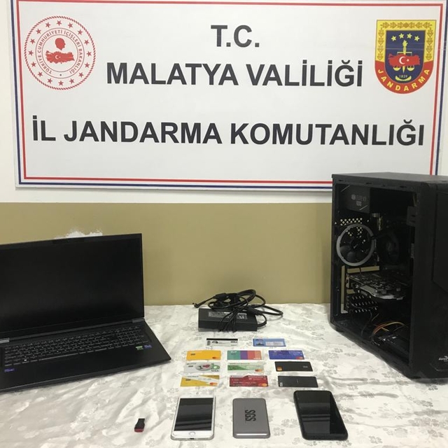 Depremzedeleri konteyner satma vaadiyle dolandırdıkları iddiasıyla 2 zanlı...