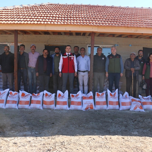 Kırşehir'de çiftçilere Macar fiği tohumu dağıtıldı