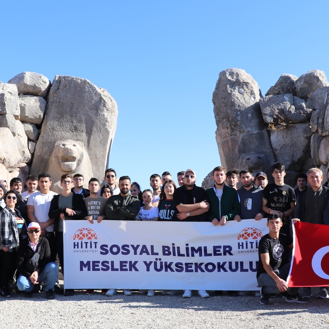 Hitit Üniversitesi öğrencileri Hitit Yolu'nda yürüyüş ve çevre temizliği ya...