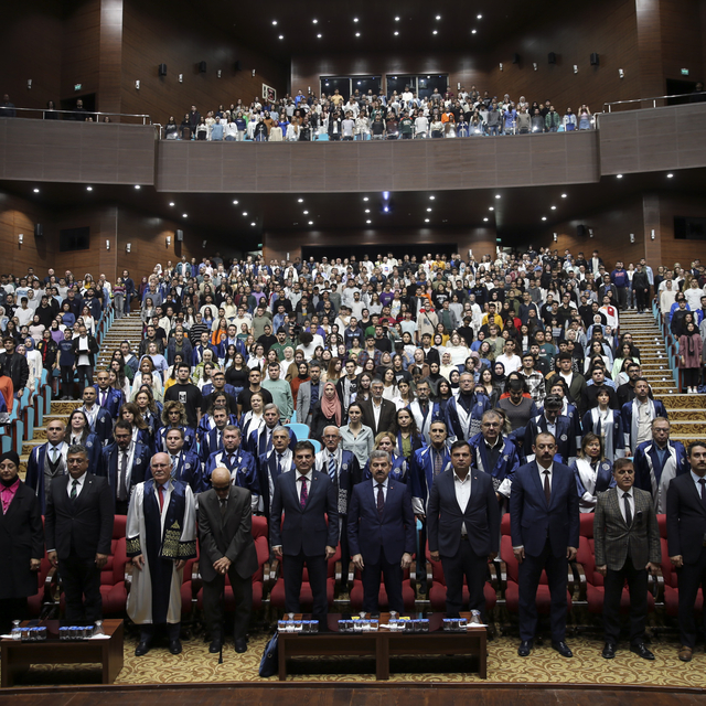 Uşak Üniversitesi akademik yıl açılış töreni yapıldı