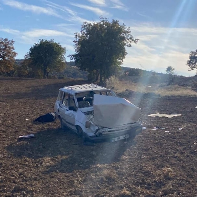 Afyonkarahisar'da tarlaya devrilen otomobilin sürücüsü öldü