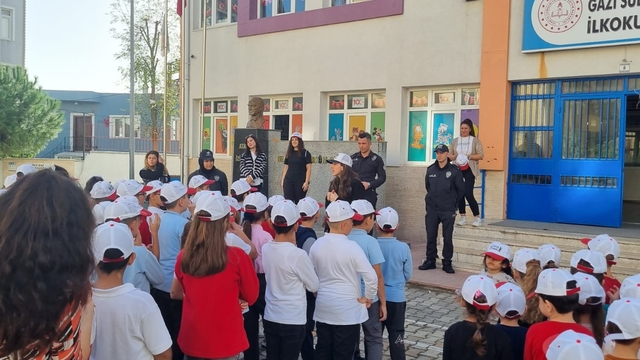 Gelibolu'da polisten öğrencilere trafik eğitimi