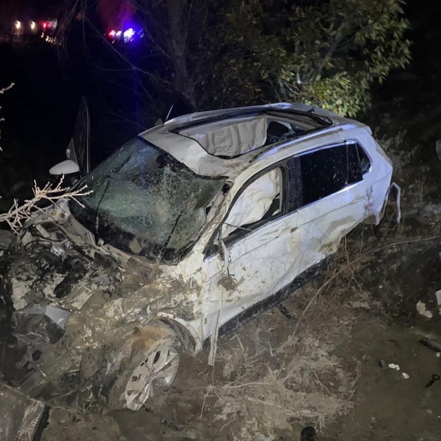 Tunceli'de 80 metrelik uçuruma yuvarlanan cipteki 5 kişi yaralandı