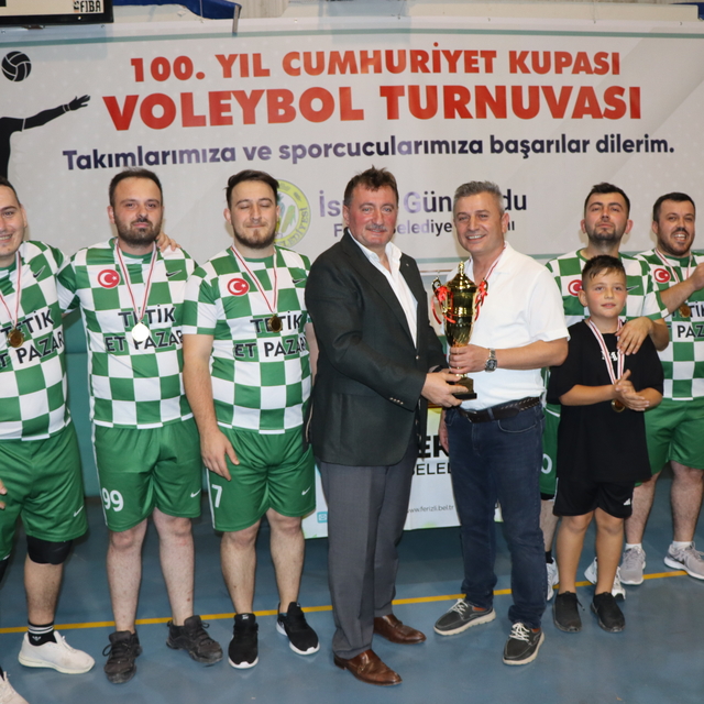Ferizli'de "100. Yıl Cumhuriyet Kupası Voleybol Turnuvası"nı Devlet Mahalle...