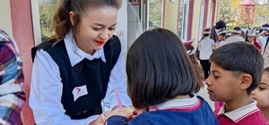 Sarıoğlan'da öğrenciler Kızılay Haftası etkinliği düzenledi