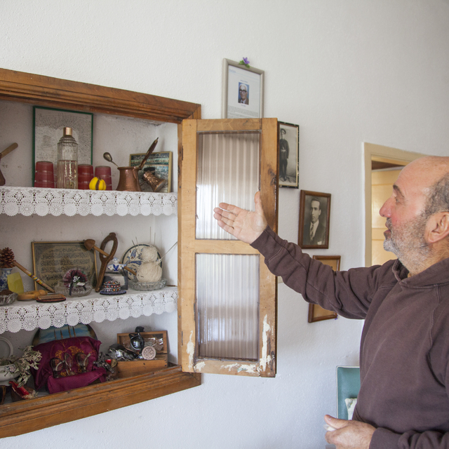 Babasından kalma 70 yıllık evde ailesinden kalan eşyaları sergiliyor
