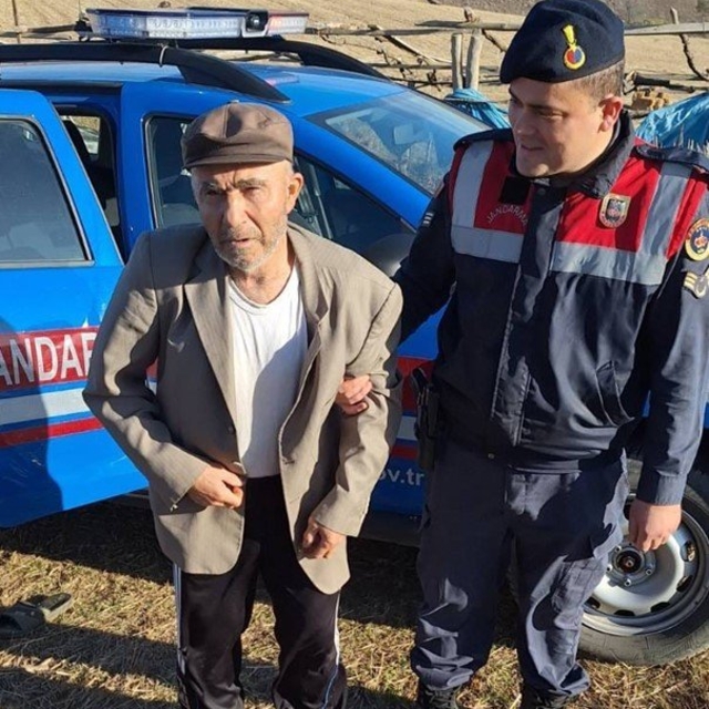 Mihalgazi'de kaybolan alzheimer hastası yaşlı adam jandarma tarafından bulu...