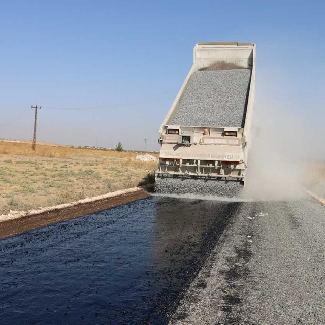Akçakale'de yol yapım çalışmaları sürüyor