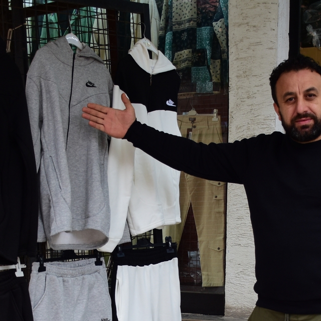 Eskişehir'de oyuncak ayıyla geldiği iş yerinden hırsızlık yapan kadın güven...