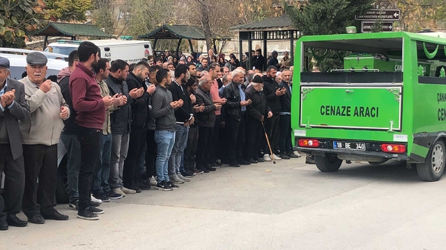 Bazanın içinde cesedi bulunun kadın, toprağa verildi