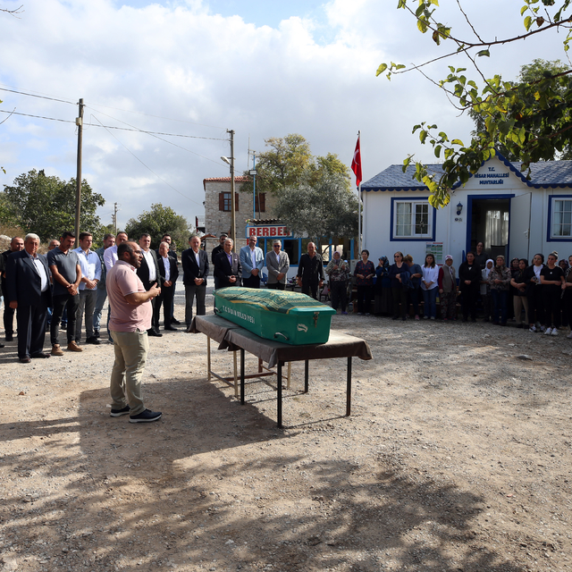 Didim'in "sıra dışı muhtarı" gazeteci Bahri Aşık son yolculuğuna uğurlandı