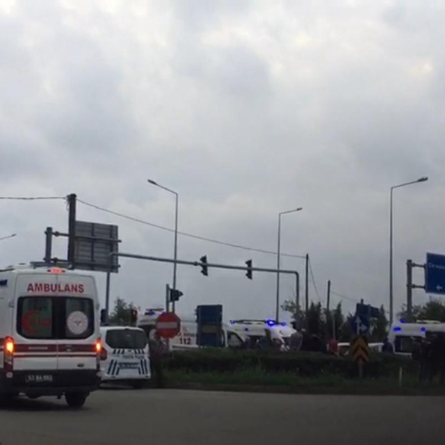 Rize'de ambulans, otomobile çarptı: 6 yaralı