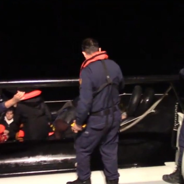 Çanakkale açıklarında 38 düzensiz göçmen yakalandı