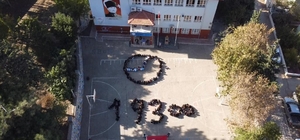 Hatay'da ilkokul öğrencileri koreografiyle Atatürk'ü andı